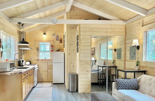 Royal Hawaiian Estates Cabin | Cozy cabin for two in volcano.