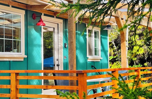 Royal Hawaiian Estates Cabin | Cozy cabin for two in volcano.
