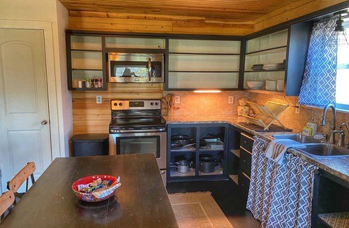 Mountainburg Cabin | Cozy Cabin with an amazing deck and beautiful seasonal views of Lake Fort Smith!