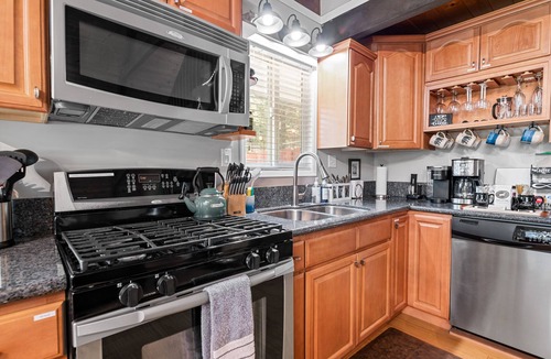 Big Bear Lake Cabin | Cozy Chalet w/Spa Dog Friendly Fenced FirePit Near Village Mountain View