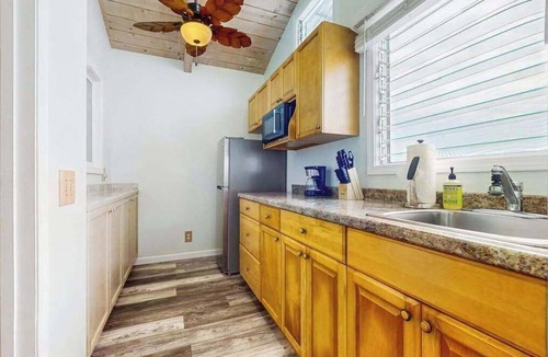 Kailua-Kona Apartment | Cozy Kona Ohana Studio with Lanai, Ocean Views, Gazebo & Firepit