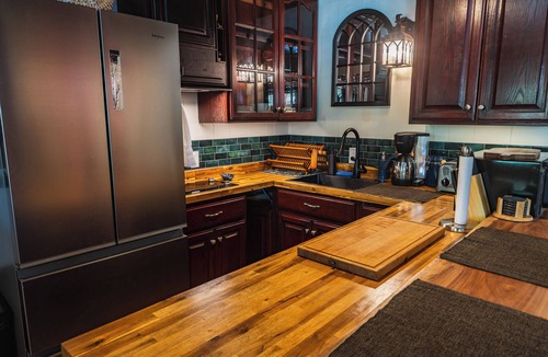 Lake Arrowhead House | Cozy Private Suite w/Fireplace, Indoor Sauna & Deck. Close to everything!