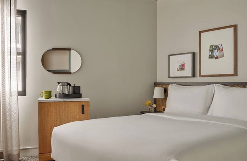 Waikiki Hotel | Cozy Queen Room, Ideal Waikiki Stay - Romer House, Near Beaches