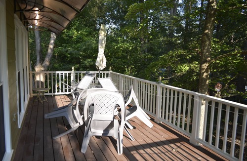East Raleigh House | Cozy Retro Game Filled Ranch Near Downtown