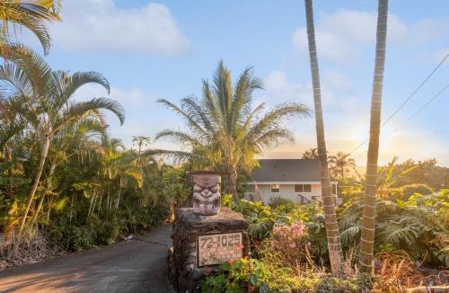 Kalaoa House | Cozy Sunset Views with Lanai - Close to Beach home