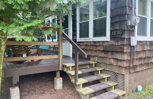 Catawissa Cottage | Creekside Cottages, Cottage #2, across from Knoebel's Amusement Resort!