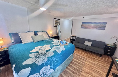 Waikiki Condo | Delightful condo with AC in vibrant Honolulu perfect for your stay