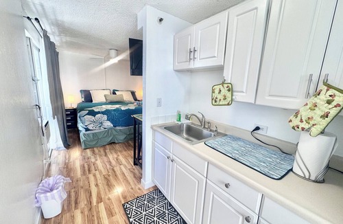 Waikiki Condo | Delightful condo with AC in vibrant Honolulu perfect for your stay