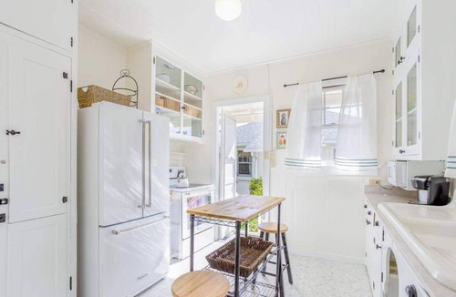 Diamond Head - Kapahulu - St. Louis House | Diamond Head Views, Steps to Waikiki Beach