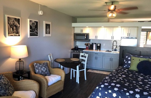 Maunaloa Apartment | Do you hear that? That is the ISLAND OF MOLOKAI Calling Your Name!