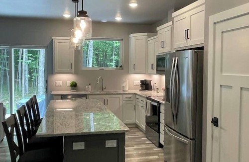 Egg Harbor House | Door Co 4 Master Suite Home - Sleeps 12 - Hot Tub!