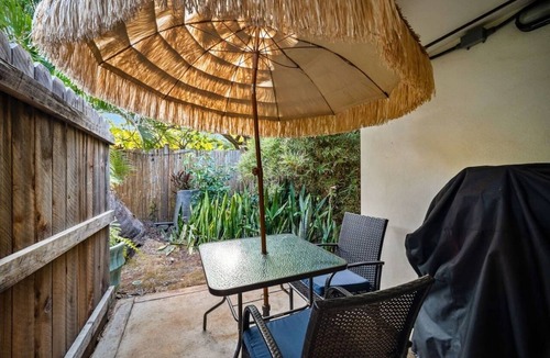 Bayview Apartment | Double Studio Suites with Private Pool and AC, walk to Beach