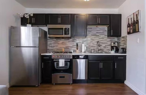Valley Village Apartment | Downtown Apartment w/Patio, Parking & Modern Kitchen