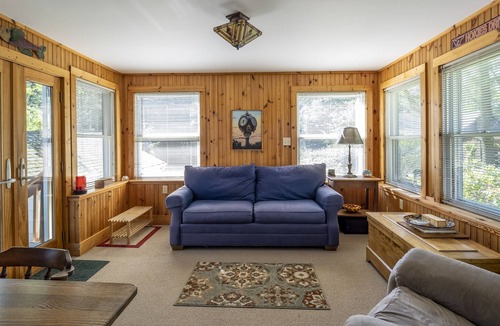 Eagles Mere Cottage | Downtown EM walking distance to Eagles Mere Inn, The Sweet Shop &The Laurel Path