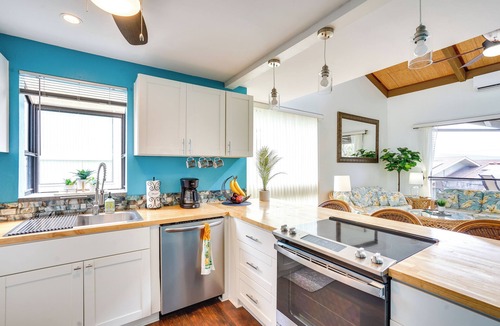 Historic Kailua Village Condo | Downtown Kailua-Kona Condo w/Pool & Views
