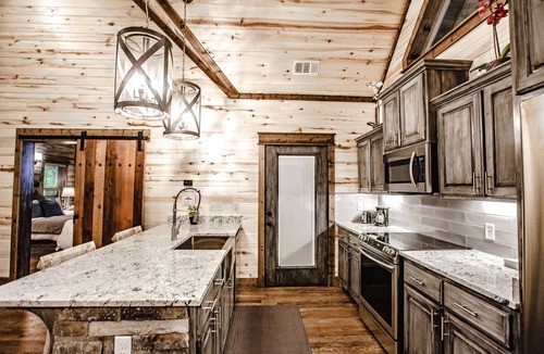 Broken Bow Cabin | Elegant Couples Cabin, Magnolia Design, 5-Star Amenities