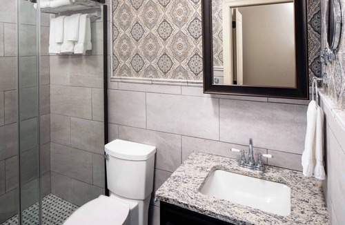 Bethlehem Apartment | Elegant King Suite in Bethlehem on Historic Main Street with full Kitchen