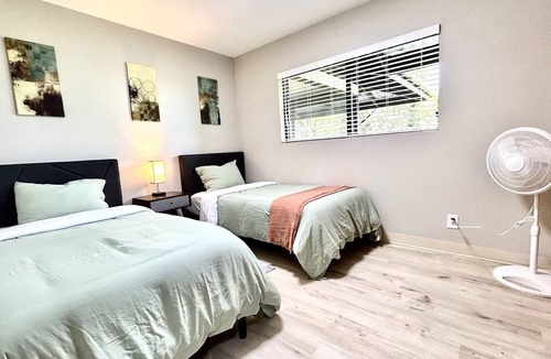 Kealakekua House | Enjoy Mac Nut Farm living! Enjoy all the mac nuts your heart desires!