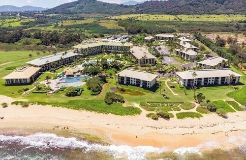 Hanamaulu Hotel | Epic Oceanview Room at Beachfront Resort