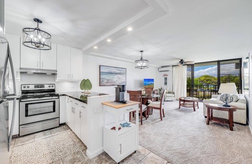 Kihei Condo | Epic West Maui View! Laundry, WiFi, TVs, Kitchen, AC, Ceiling Fans–Kamaole Sands 10202