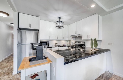 Kihei Condo | Epic West Maui View! Laundry, WiFi, TVs, Kitchen, AC, Ceiling Fans–Kamaole Sands 10202