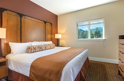 Estes Park Resort | Estes Park | Rocky Mtn Getaway | Hot Tub & Fireplace | 2BR