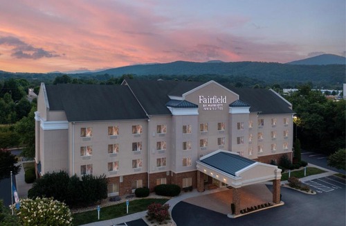 Hollins Hotel | Fairfield by Marriott Inn & Suites Roanoke Hollins I-81