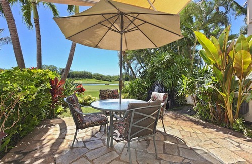 Kapolei Condo | Fairways at Ko Olina 22H: Golf Course Elegance, Lush Backyard