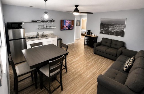 Cypress Gardens House | Family Friendly 2BR 1BA Close to LegoLand
