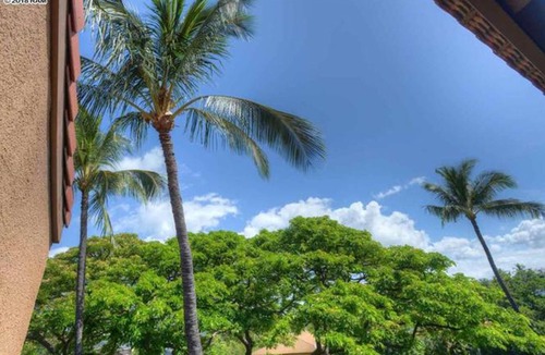 Kihei Condo | Family Friendly Condo w/Loft & Steps from Charley Young/Kam 1 Beach
