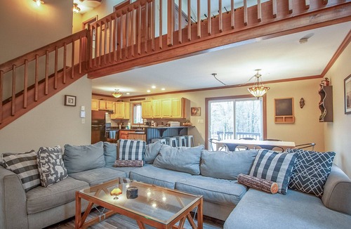 Albrightsville Ski Chalet | Family Retreat w Fenced Yd and Game Rooms-Pool-Shuffleboard-Arcade-AirHockey-Ski
