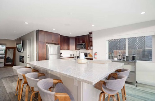 Townsite House | Fantastic 4 Br Beach House Location and Amenities with Hot Tub and Panoramic Ocean Views!