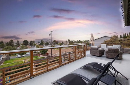 Townsite House | Fantastic 4 Br Beach House Location and Amenities with Hot Tub and Panoramic Ocean Views!