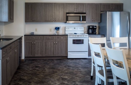 Jonestown House | Farm View - perfect for families
