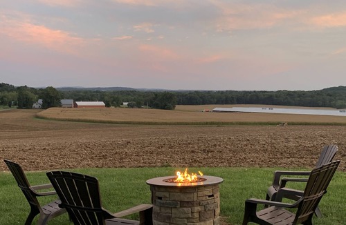 Jonestown House | Farm View - perfect for families