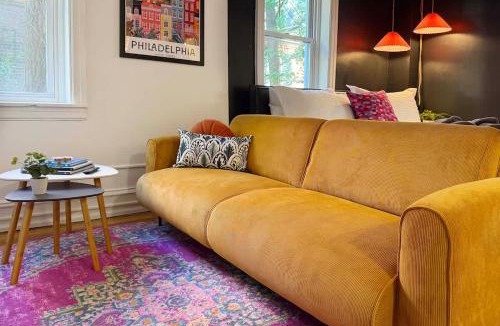 Gayborhood Apartment | Fifa Walkable King Bed Full Kitchen Central Apartment