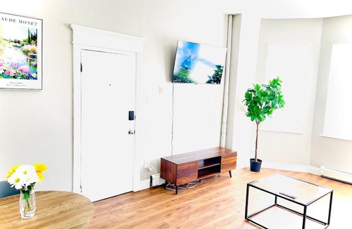 Sharon Hill Apartment | Floral Apartment by CityLux - 10 mins from Airport