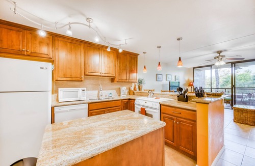 Historic Kailua Village Condo | Fourth-floor condo with free WiFi, furnished lanai, shared pool