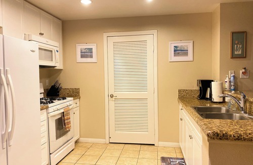 Airport Area Apartment | Free Parking Irvine Spectrum Central Location Pool & Gym