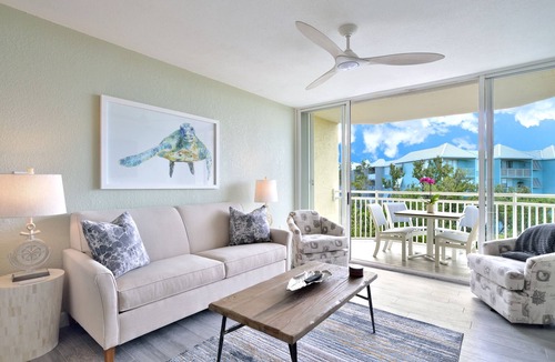 Key West Condo | Fully renovated Condo with Private Balcony, Shared Pool, Hot Tub and Parking