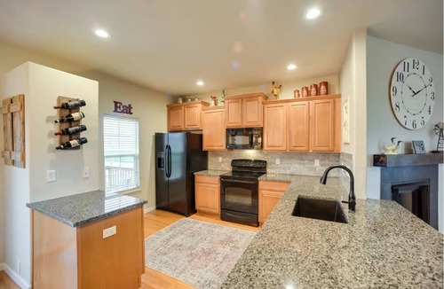 Monument House | Furnished 4BR Townhome in Monument-Executive, Medical & Military Housing