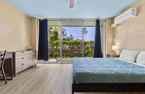 Keaukaha House | Garden Balcony Walk to Beach + Kitchen