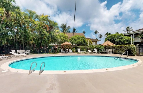 Wailua Hotel | Garden View 1BR Suite with Outdoor Swimming Pool & Parking Included