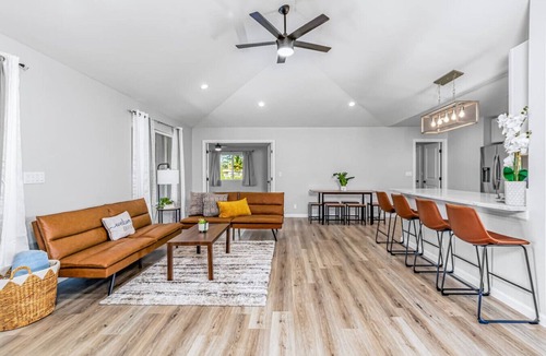 Keaau House | Garden View Home for Families Near Shipman Beach