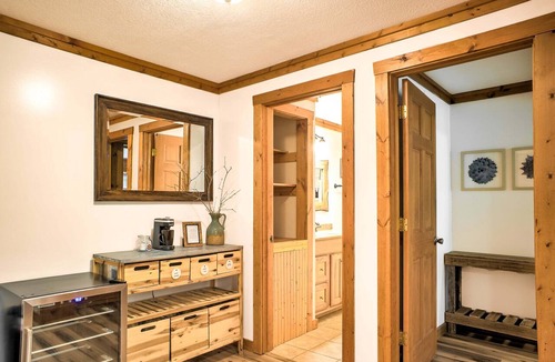 Canton Cabin | Glade Mountain Top Retreat | Pet Friendly Mountain-View Cabin w/Hot Tub, Sleeps 10