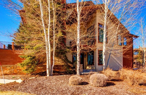Park Meadows House | Glamorous Gallivan Loop