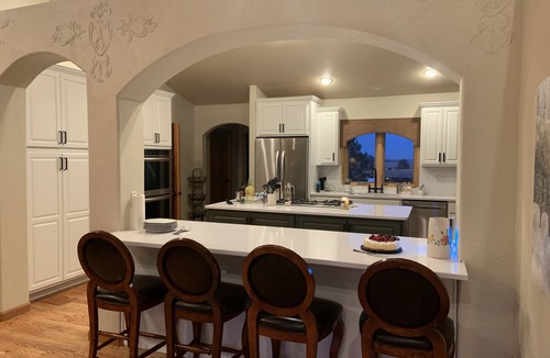 Monument House | Gorgeous estate with glorious mtn views, indoor pickleball, XL hot tub & sauna!