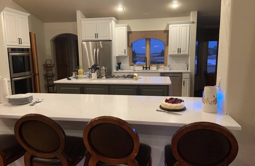 Monument House | Gorgeous estate with glorious mtn views, indoor pickleball, XL hot tub & sauna!