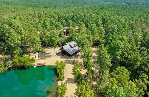 Hochatown House | Gorgeous Pet Friendly Log Cabin with a Tipi and Pond, Perfect for a Weekend Getaway, Minutes from Hochatown