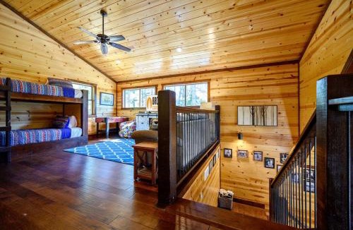 Hochatown House | Gorgeous Pet Friendly Log Cabin with a Tipi and Pond, Perfect for a Weekend Getaway, Minutes from Hochatown